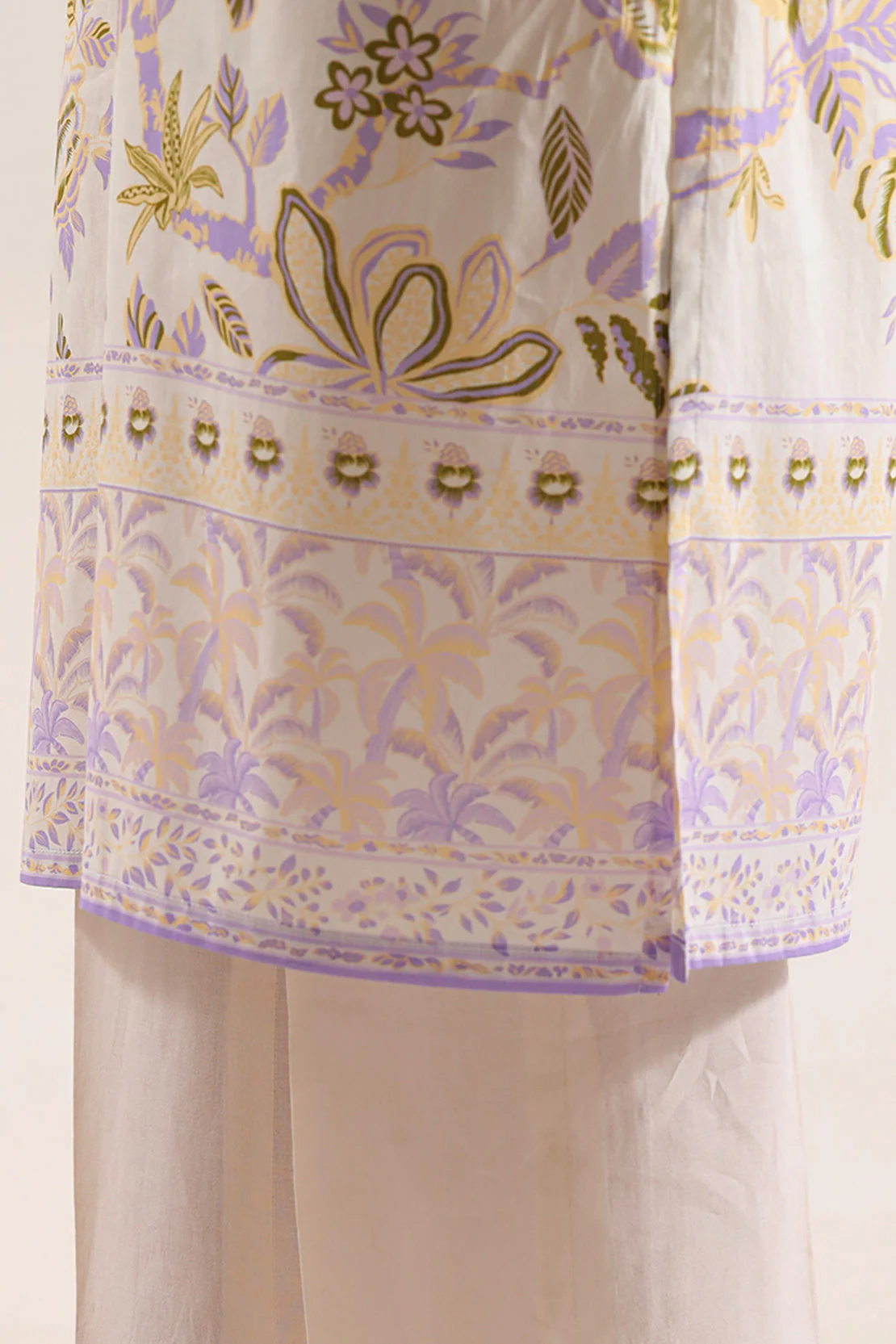 Unstitched Printed Arabic Lawn 3 Piece - Image 4