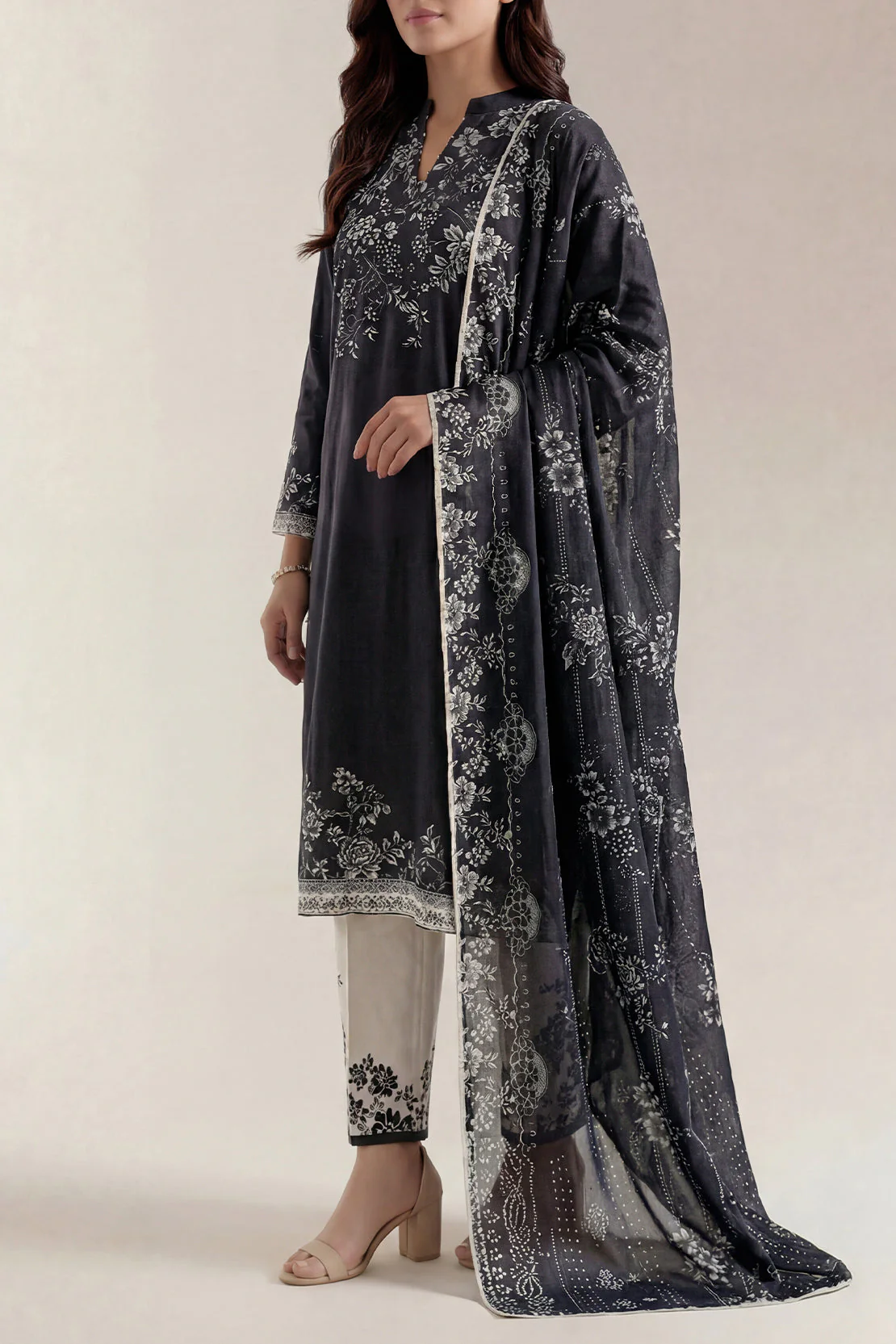 Unstitched Printed Arabic Lawn 3 Piece - Image 2