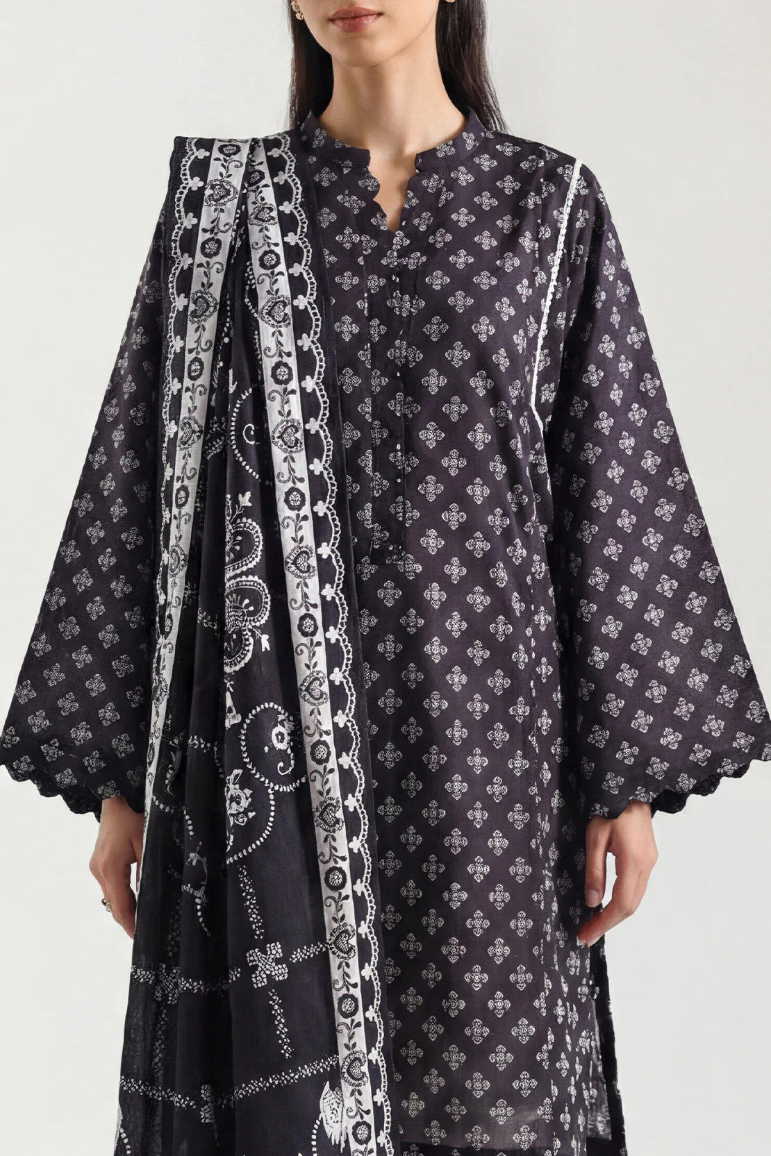 Unstitched Printed Arabic Lawn 3 Piece - Image 2