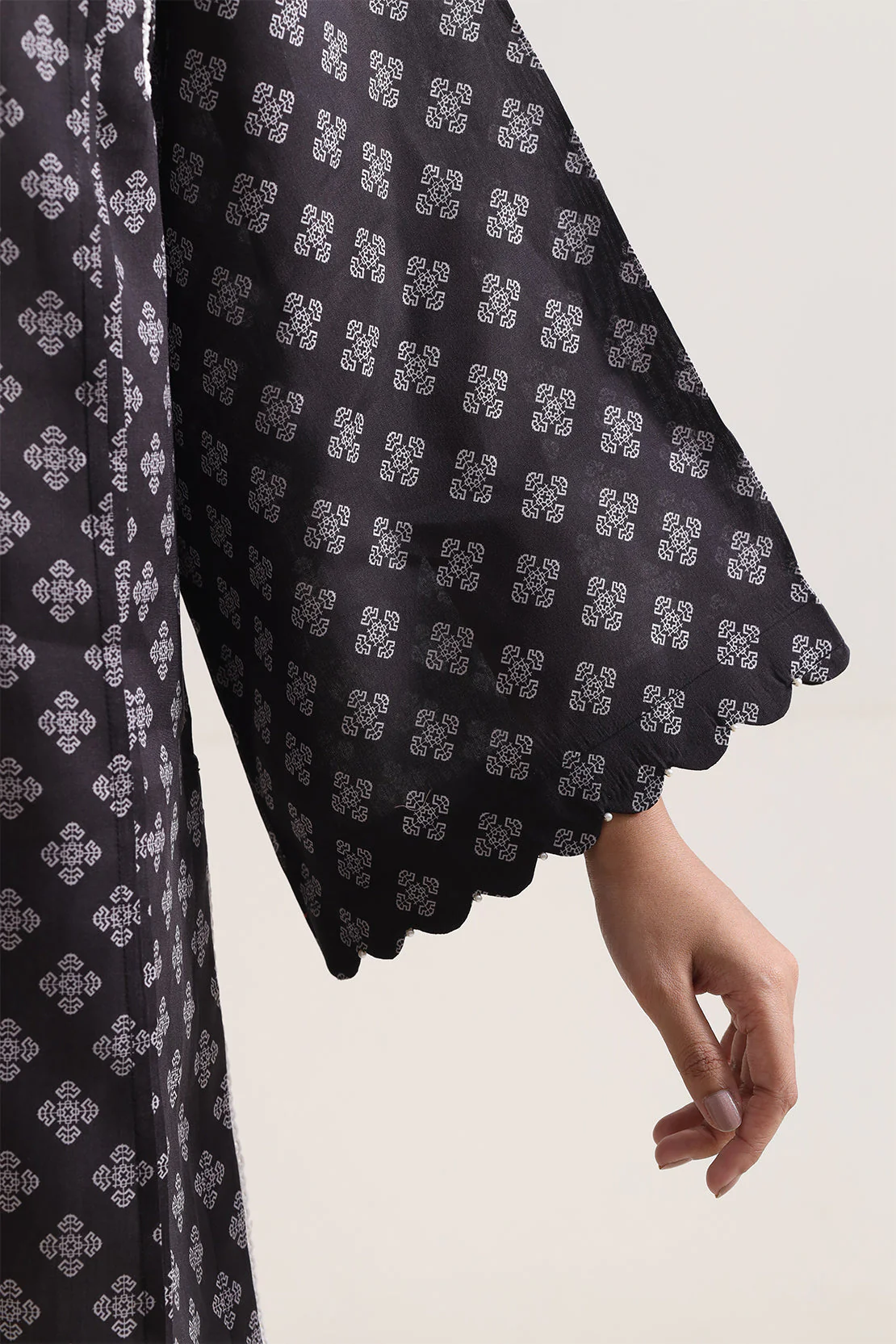 Unstitched Printed Arabic Lawn 3 Piece - Image 6