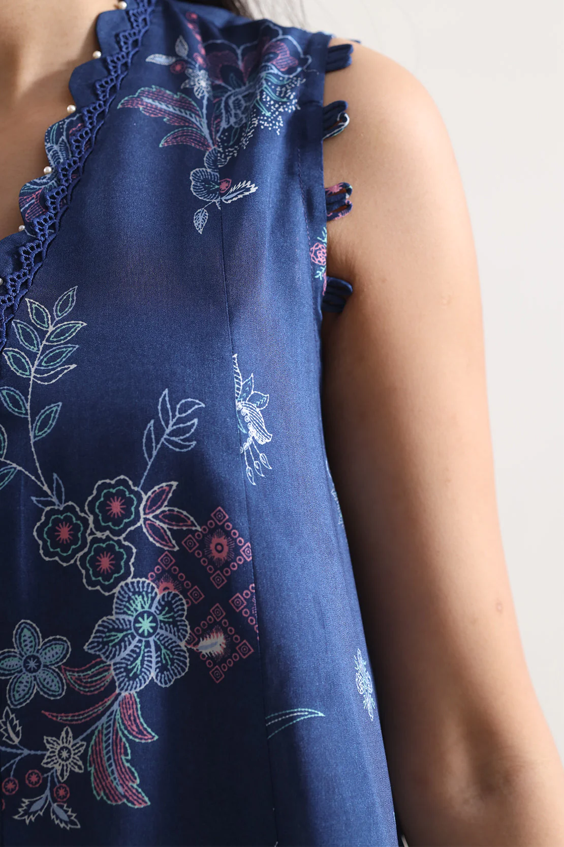Unstitched Printed Arabic Lawn 3 Piece - Image 4