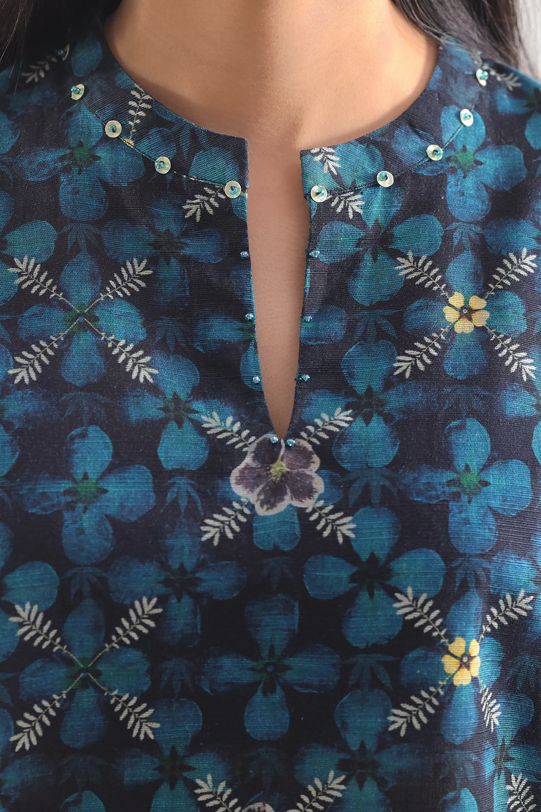 Unstitched Printed Cotton Khaddar 2 Piece (Shirt/Trouser) - Image 4