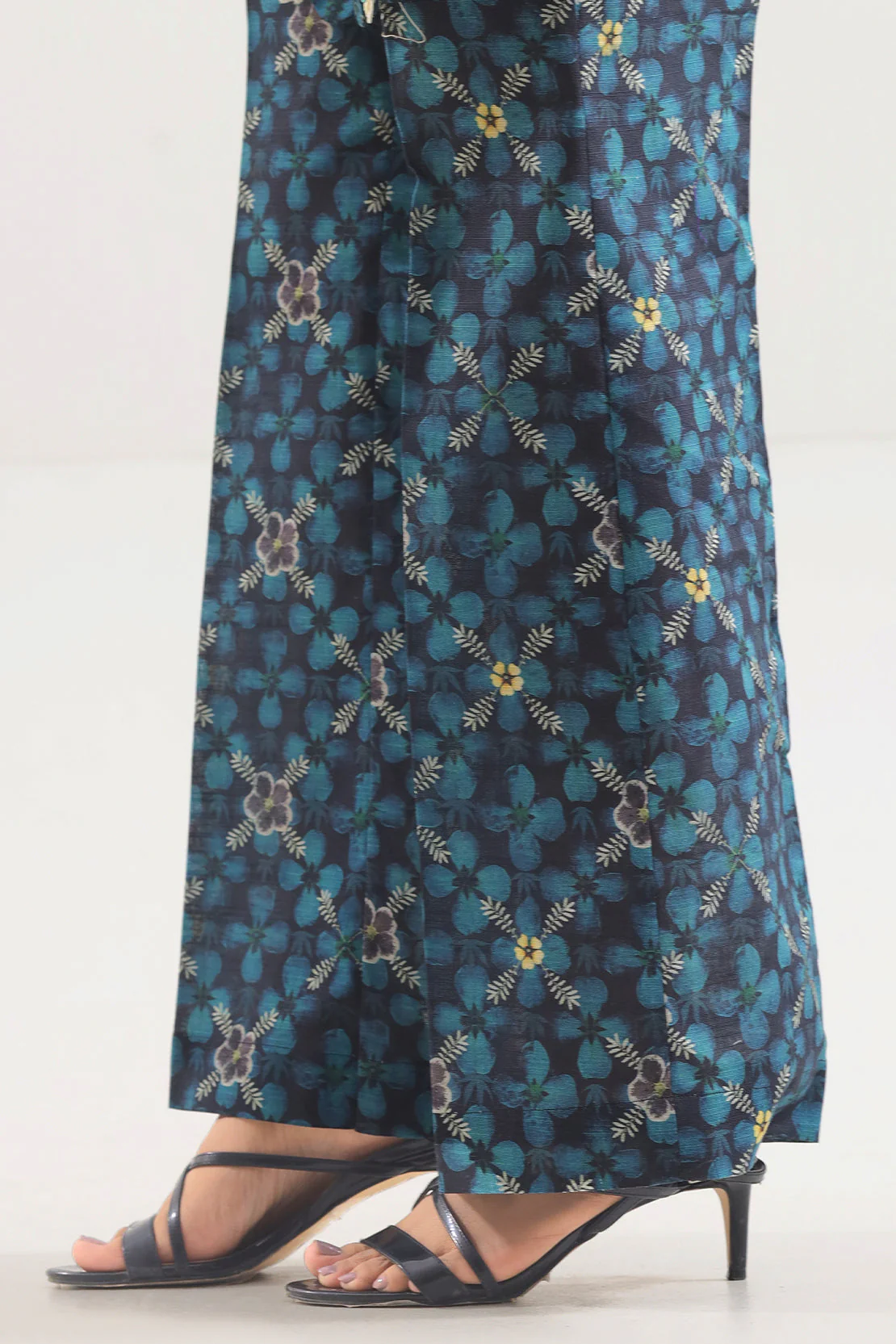 Unstitched Printed Cotton Khaddar 2 Piece (Shirt/Trouser) - Image 6