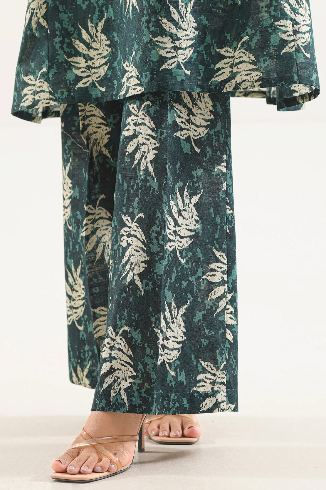 Unstitched Printed Cotton Khaddar 2 Piece (Shirt/Trouser) - Image 6