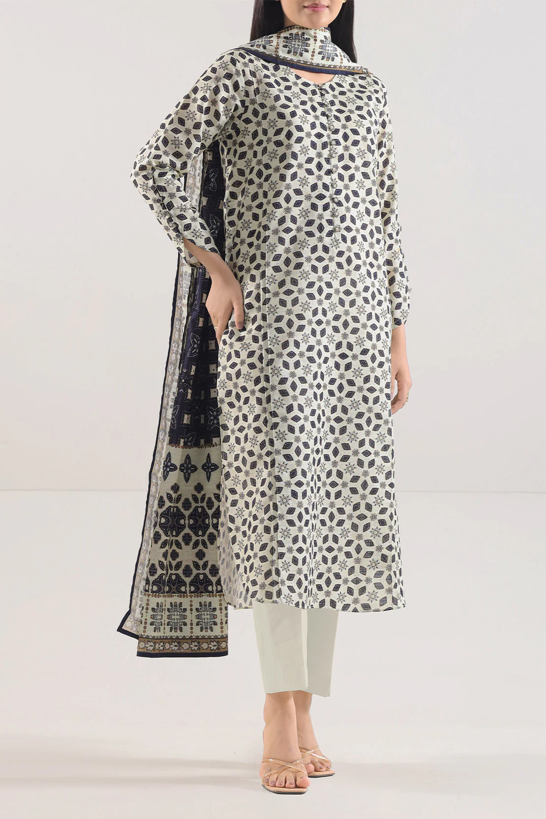 Unstitched Printed Cotton Khaddar 3 Piece - Image 2