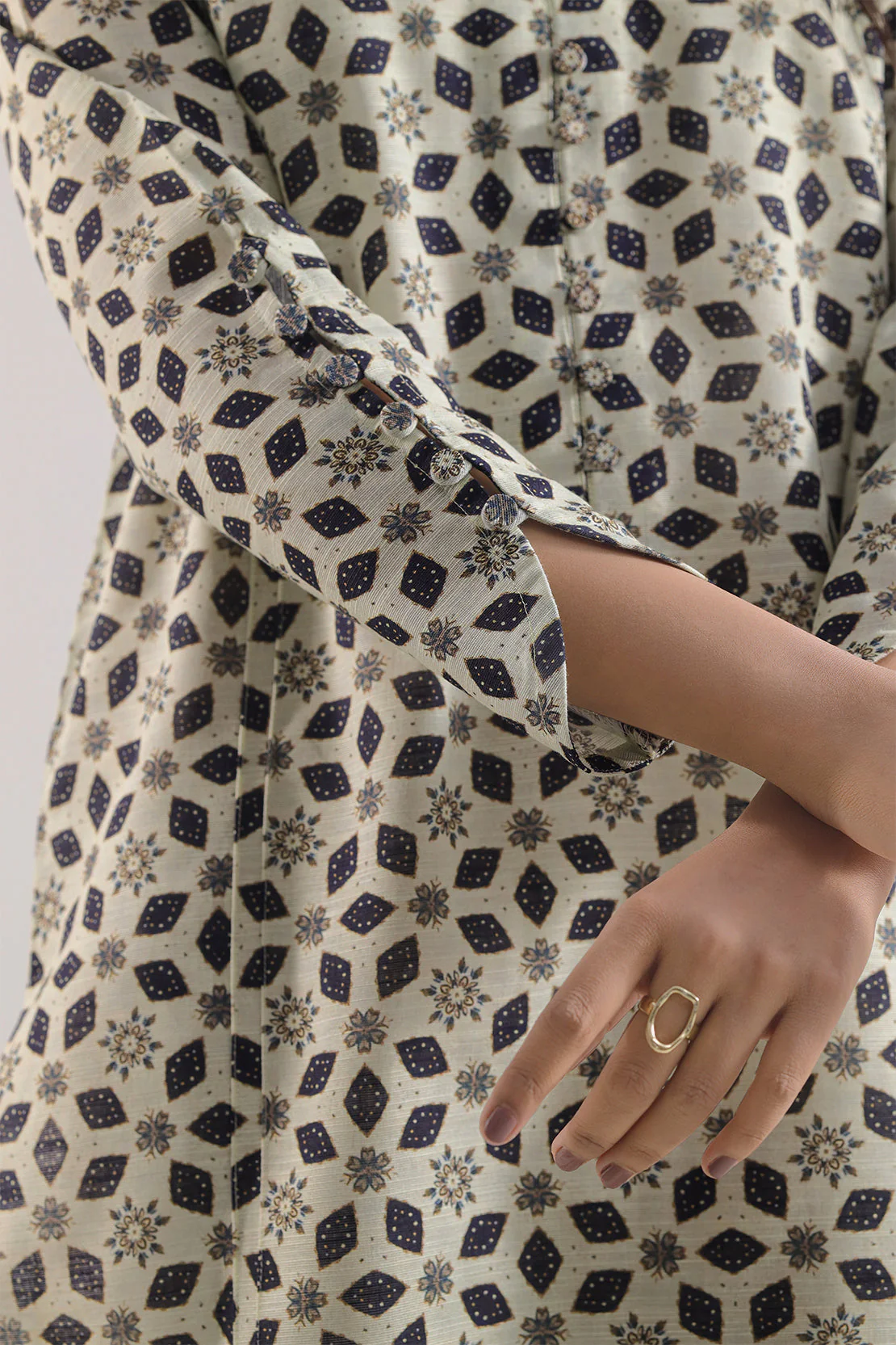Unstitched Printed Cotton Khaddar 3 Piece - Image 5