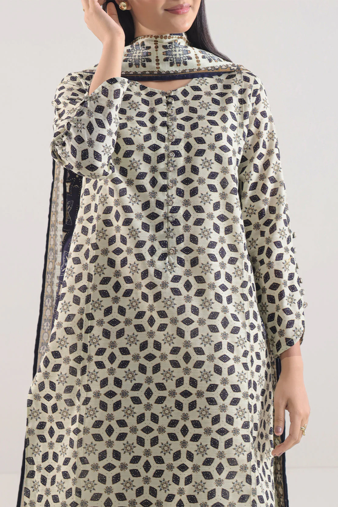 Unstitched Printed Cotton Khaddar 3 Piece - Image 6