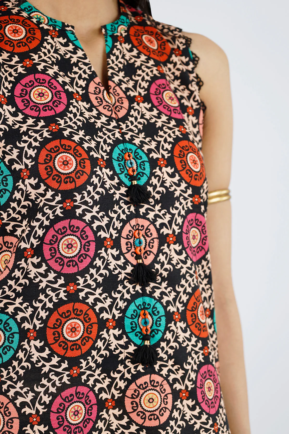 Unstitched Printed Cotton Khaddar 3 Piece - Image 4