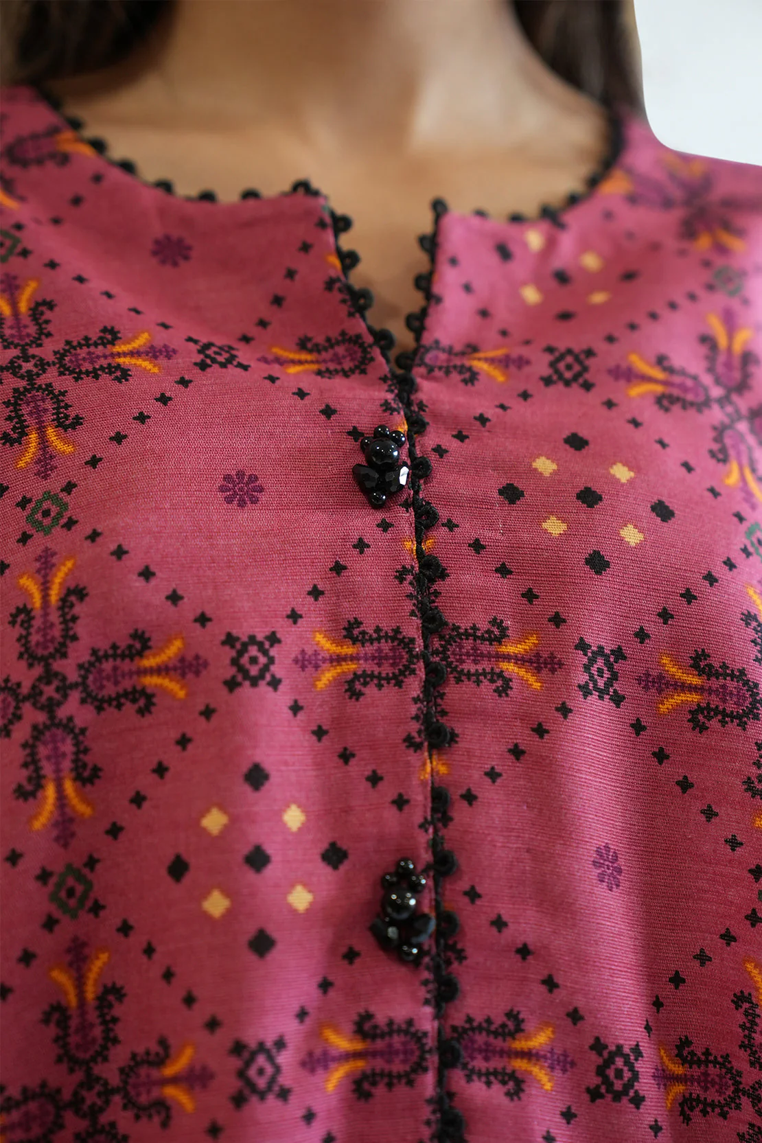Unstitched Printed Cotton Khaddar 3 Piece - Image 4