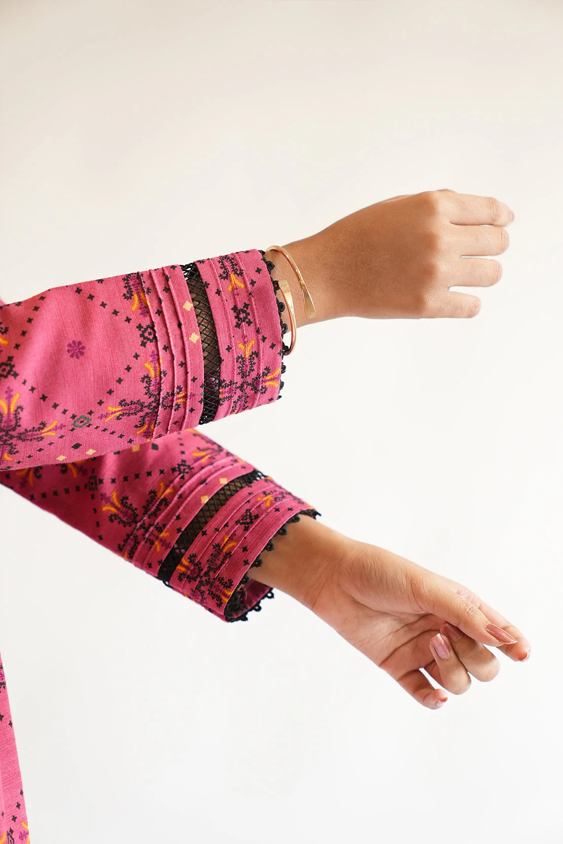 Unstitched Printed Cotton Khaddar 3 Piece - Image 7