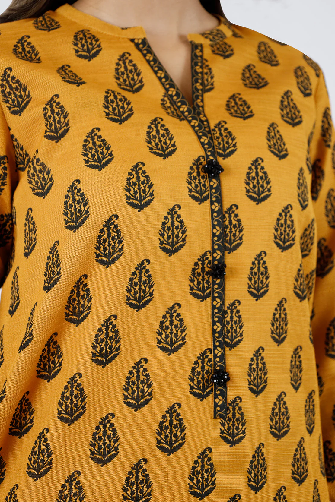 Unstitched Printed Cotton Khaddar 3 Piece - Image 4