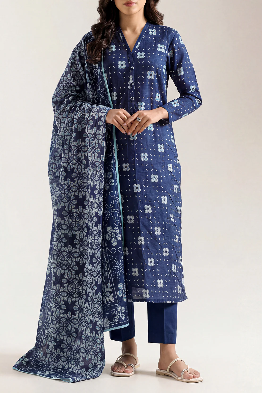 Unstitched Printed Warm Khaddar 3 Piece - Image 2