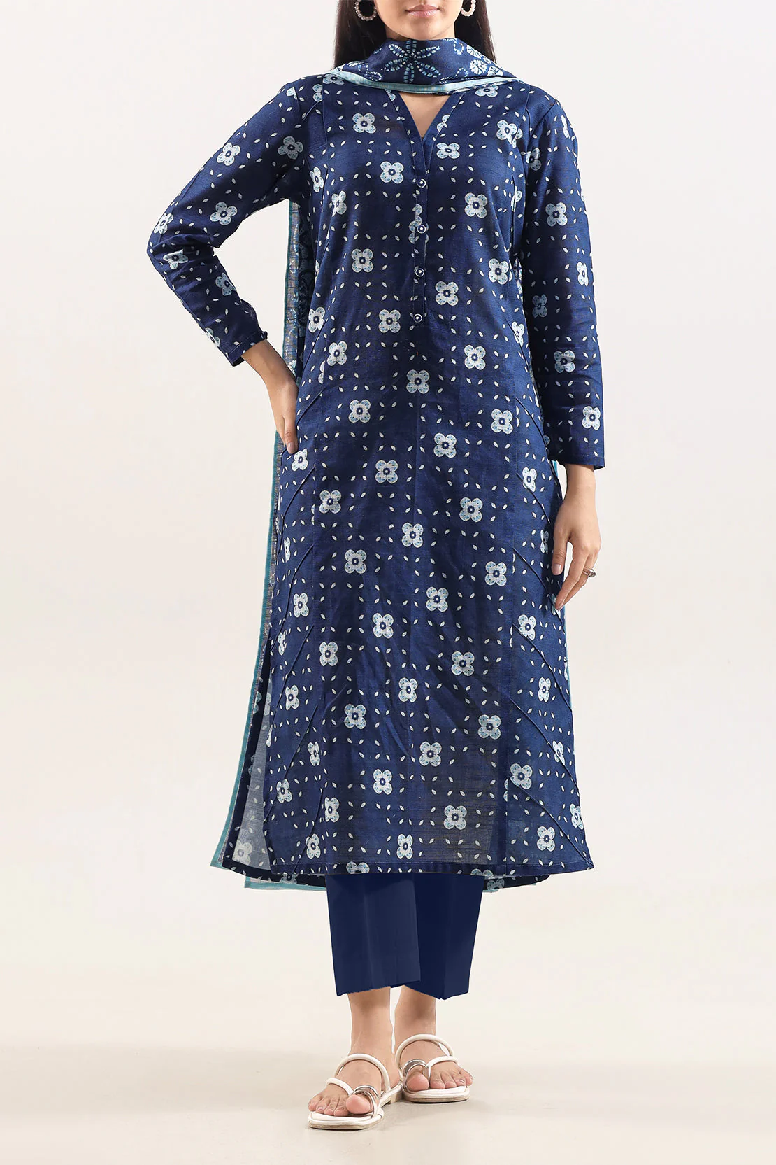 Unstitched Printed Warm Khaddar 3 Piece - Image 3