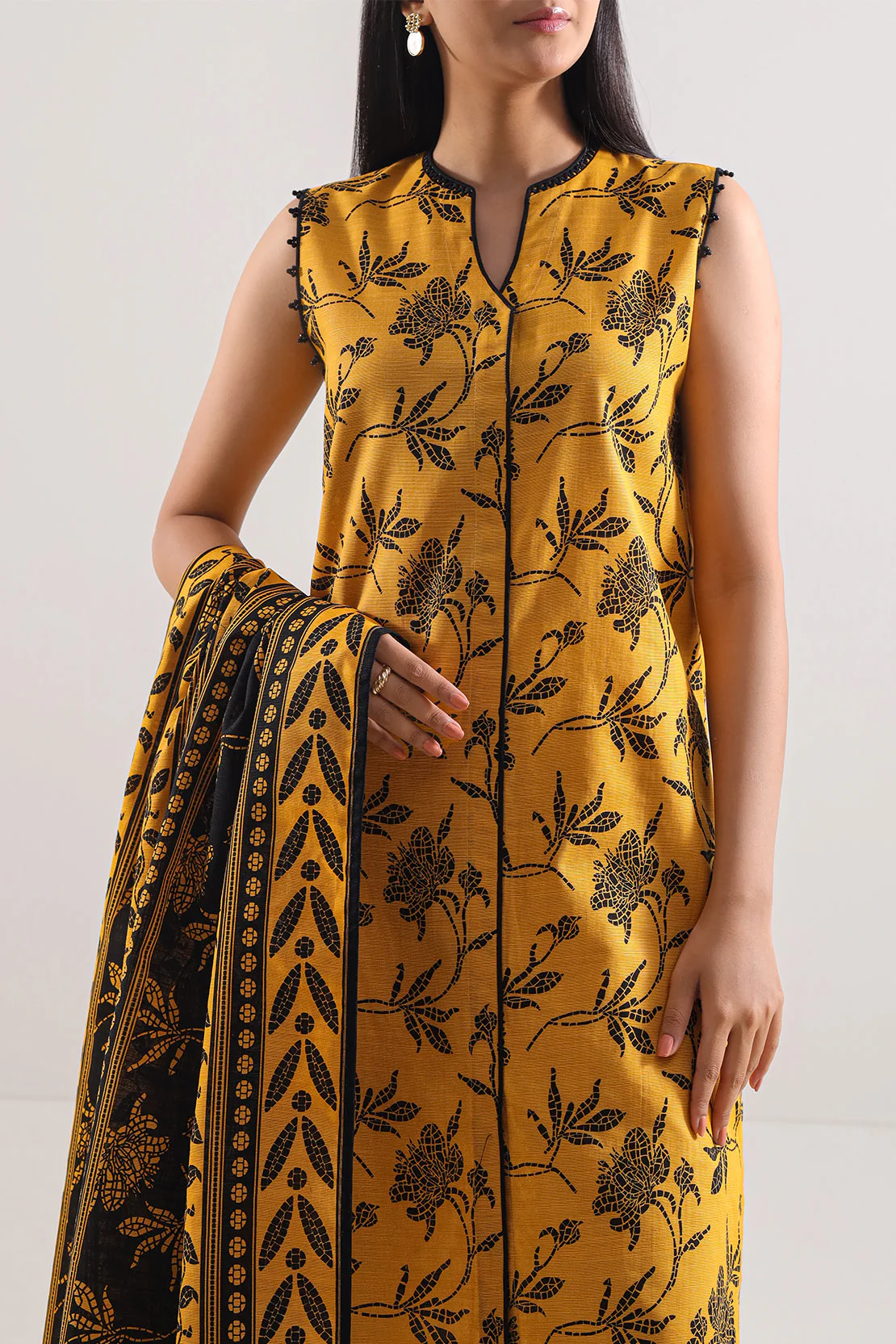 Unstitched Printed Cotton Khaddar 3 Piece - Image 2
