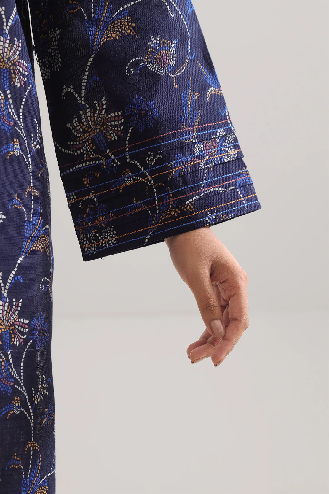 Unstitched Printed Cotton Khaddar 3 Piece - Image 5