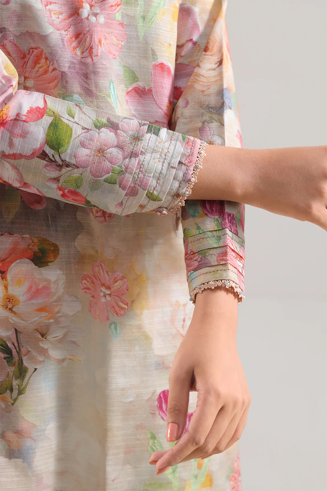Unstitched Printed Cotton Khaddar 3 Piece - Image 4