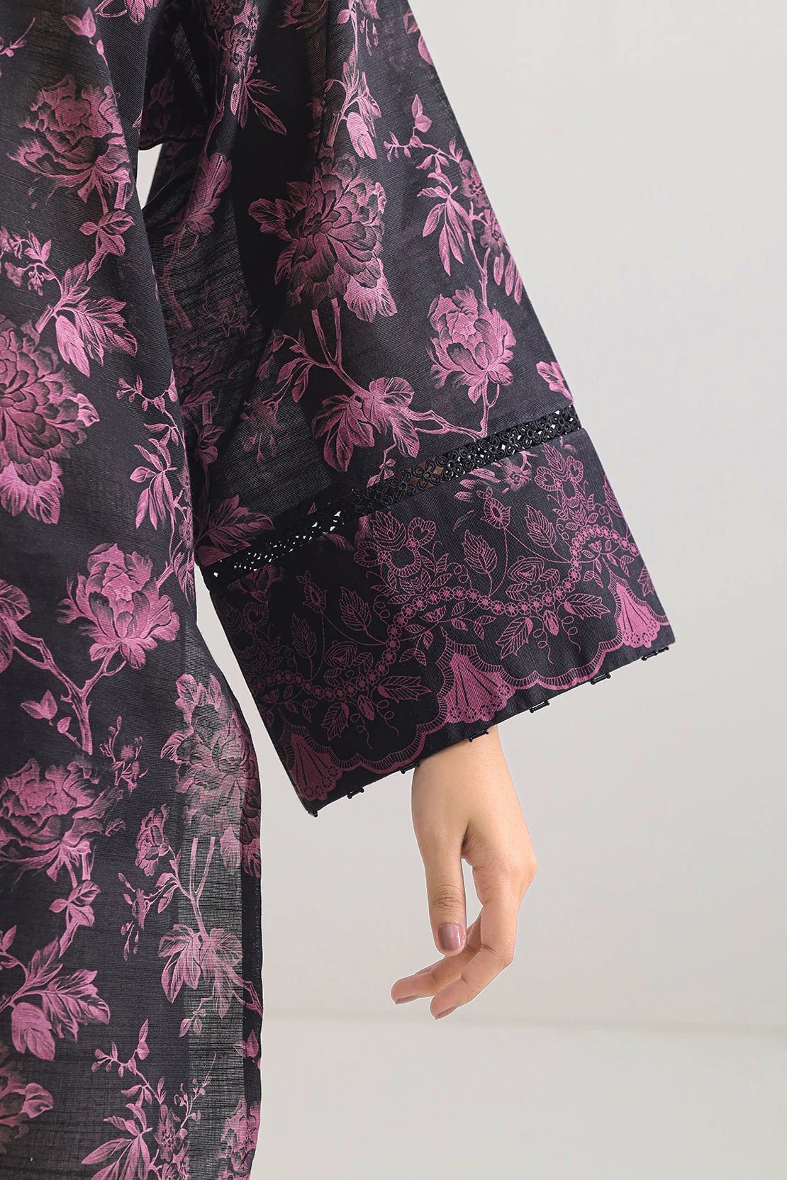 Unstitched Printed Cotton Khaddar 3 Piece - Image 4