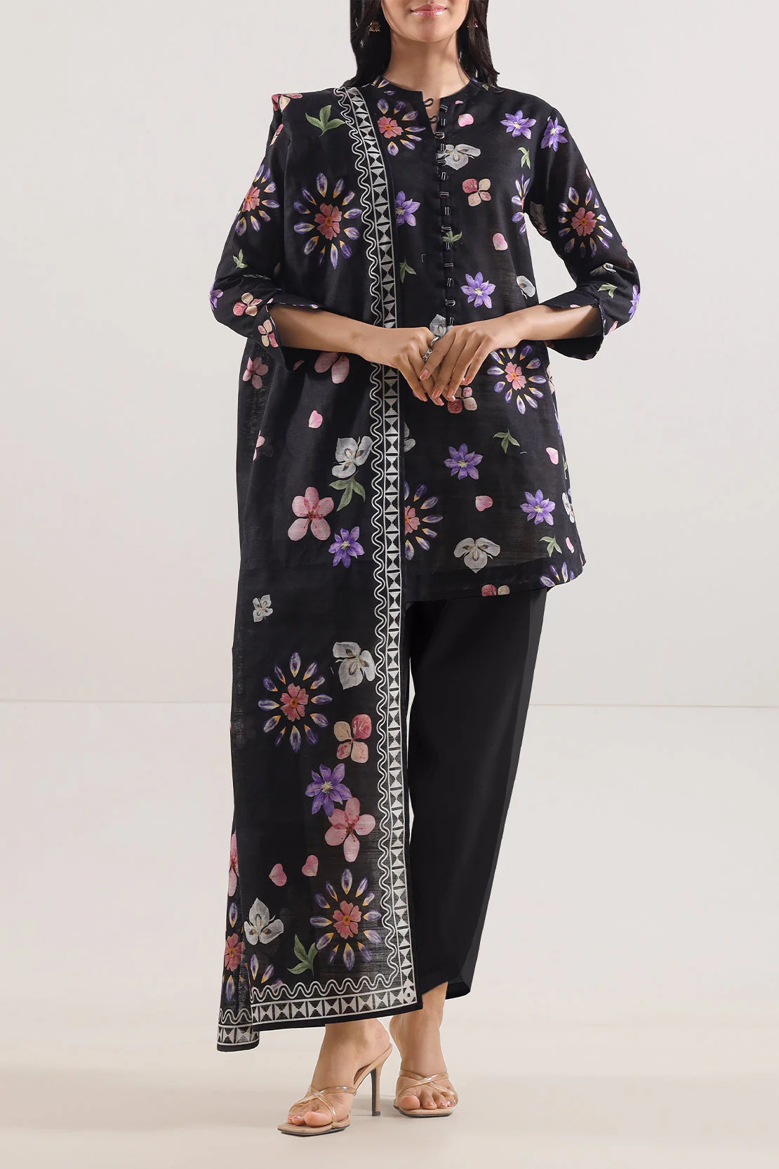 Unstitched Printed Cotton Khaddar 3 Piece - Image 2