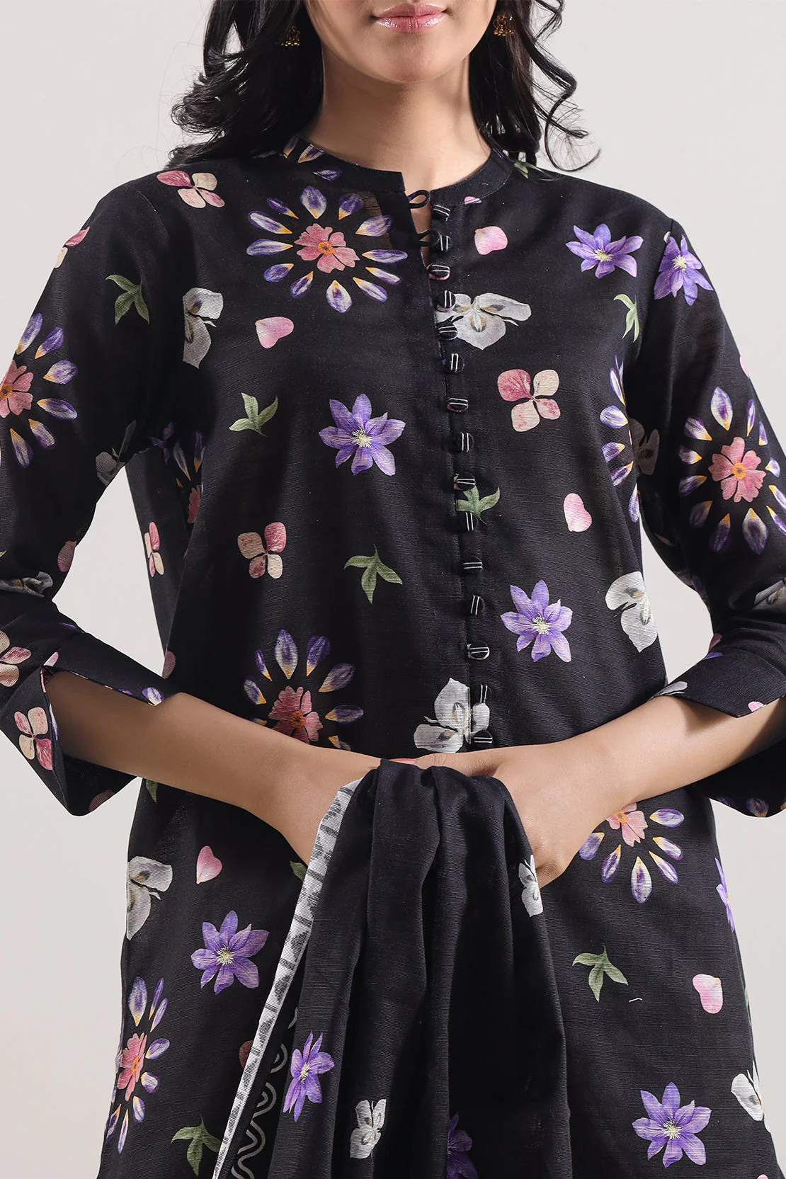 Unstitched Printed Cotton Khaddar 3 Piece - Image 3