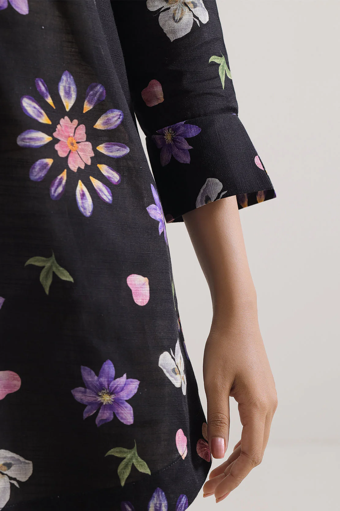 Unstitched Printed Cotton Khaddar 3 Piece - Image 5