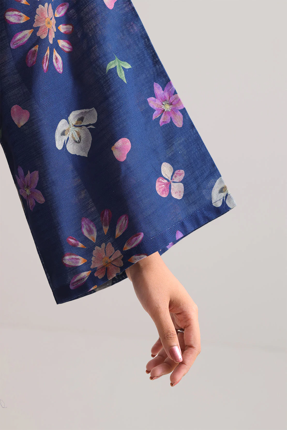 Unstitched Printed Cotton Khaddar 3 Piece - Image 6