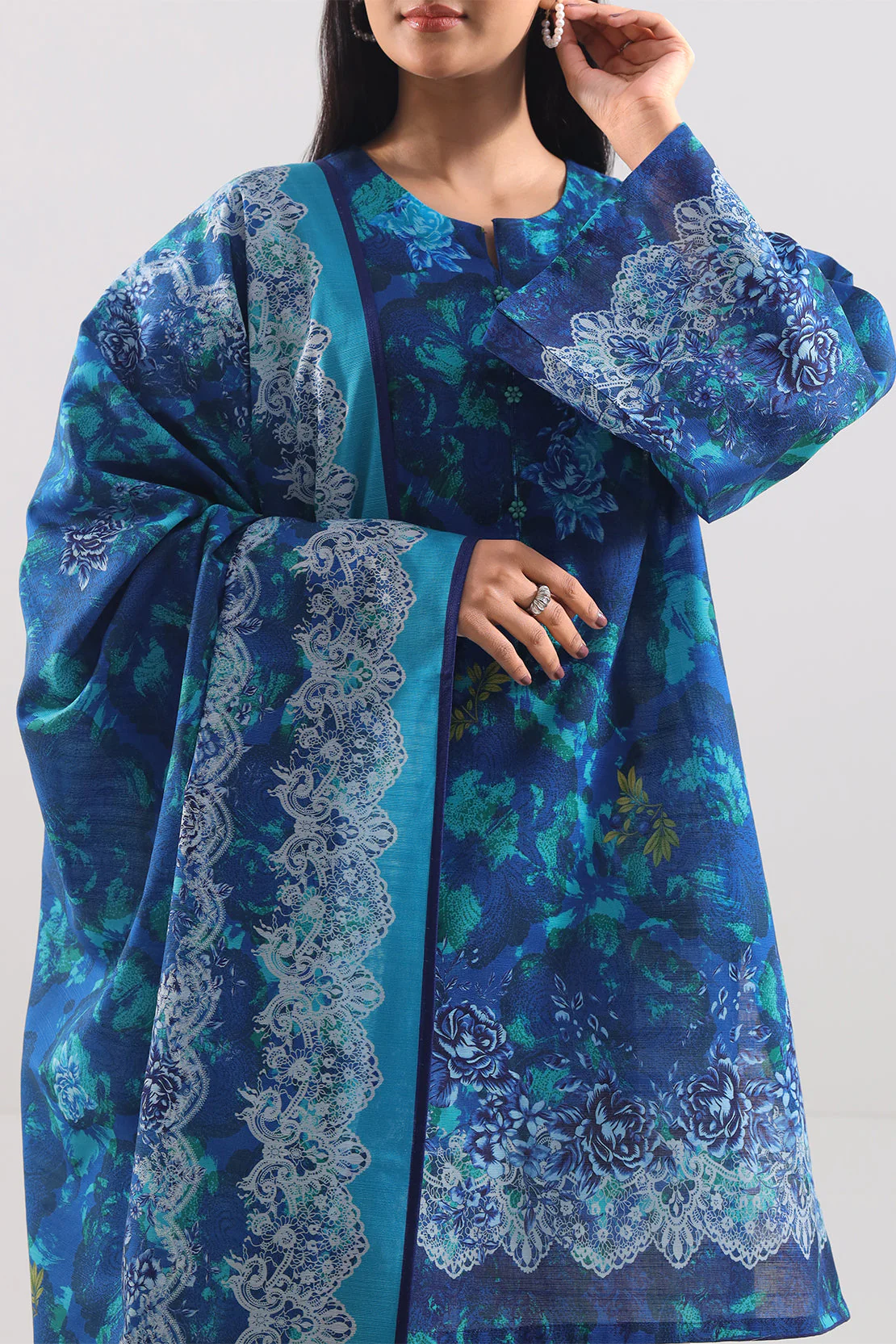 Unstitched Printed Cotton Khaddar 3 Piece - Image 3