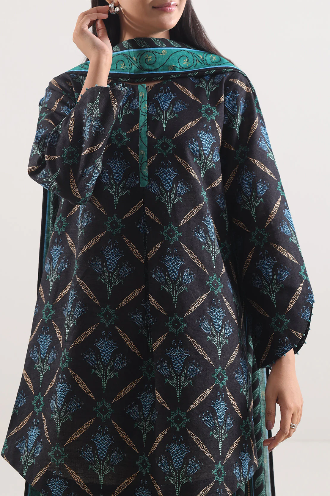 Unstitched Printed Cotton Khaddar 3 Piece - Image 2