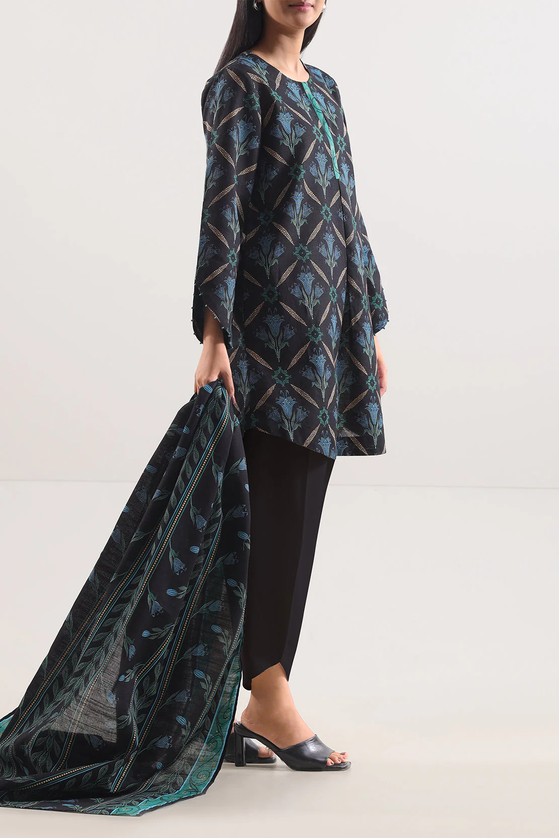 Unstitched Printed Cotton Khaddar 3 Piece - Image 3