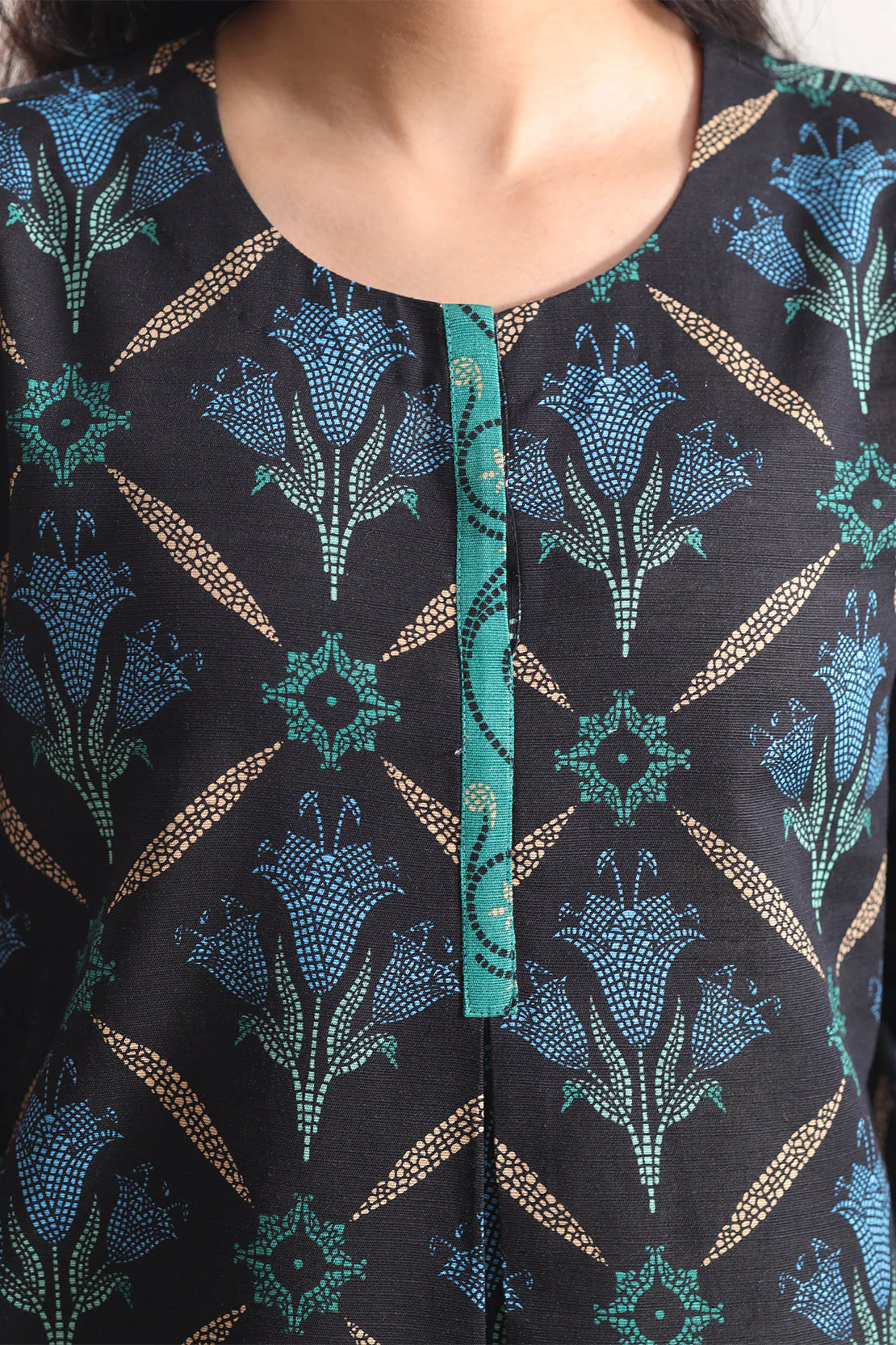 Unstitched Printed Cotton Khaddar 3 Piece - Image 4