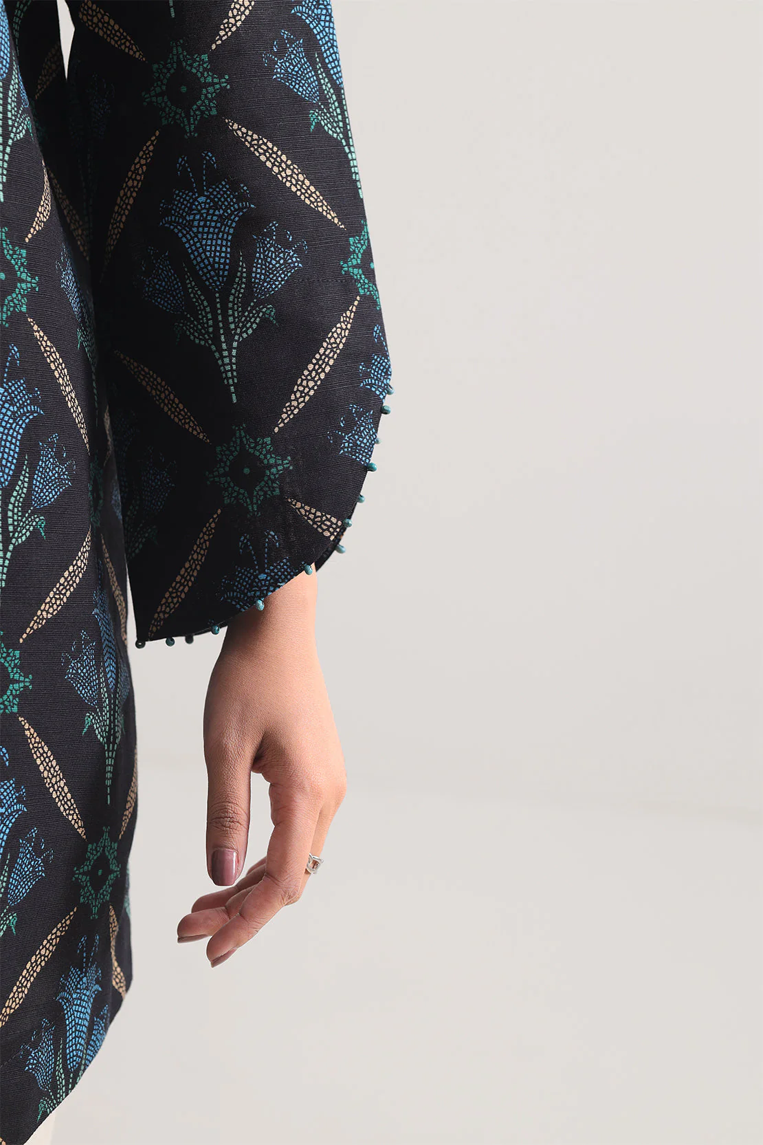 Unstitched Printed Cotton Khaddar 3 Piece - Image 5