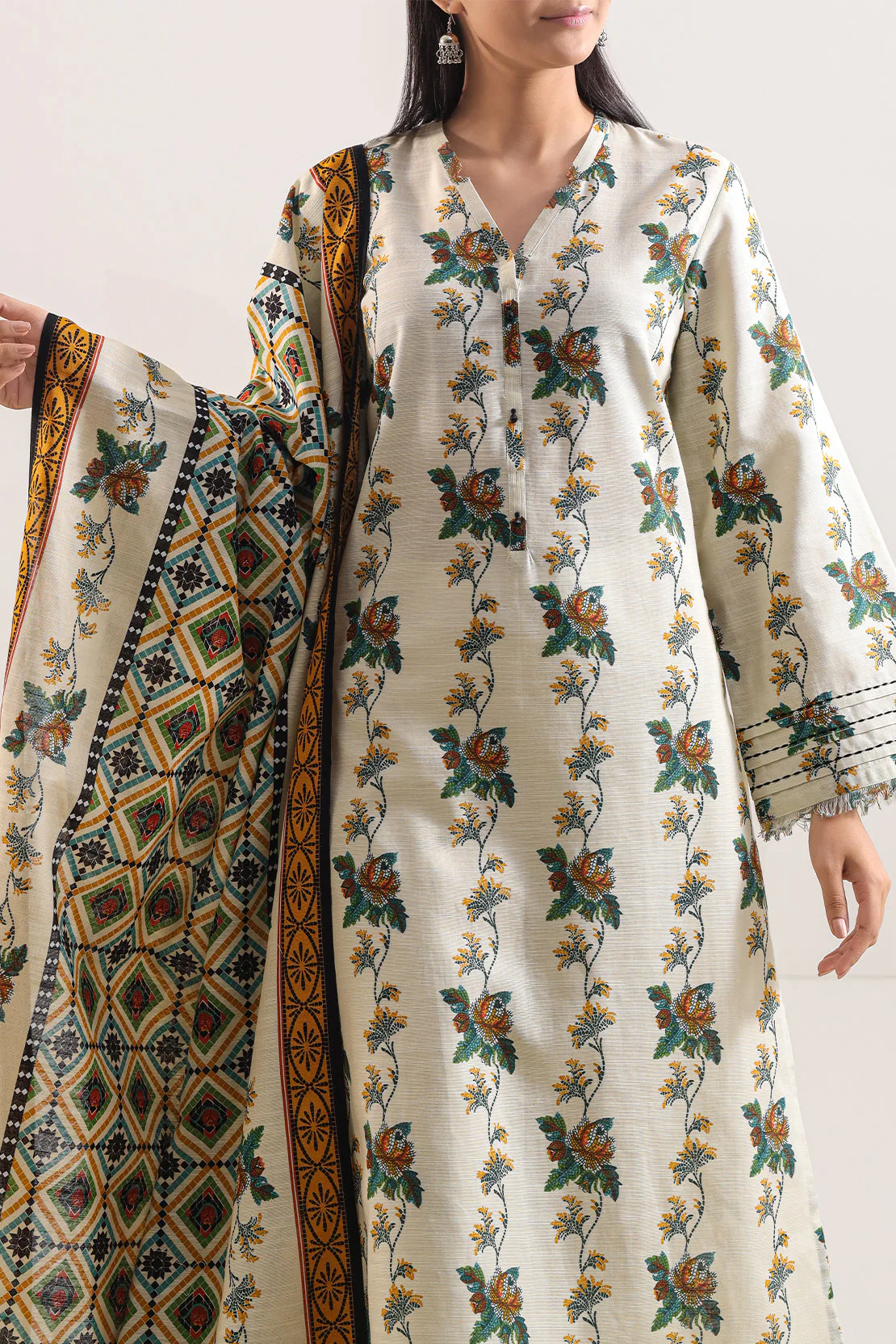Unstitched Printed Cotton Khaddar 3 Piece - Image 4