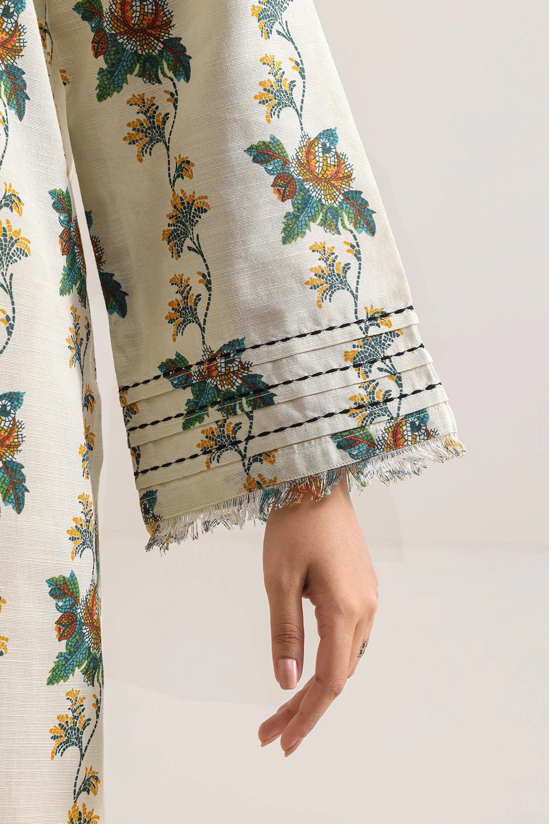 Unstitched Printed Cotton Khaddar 3 Piece - Image 5