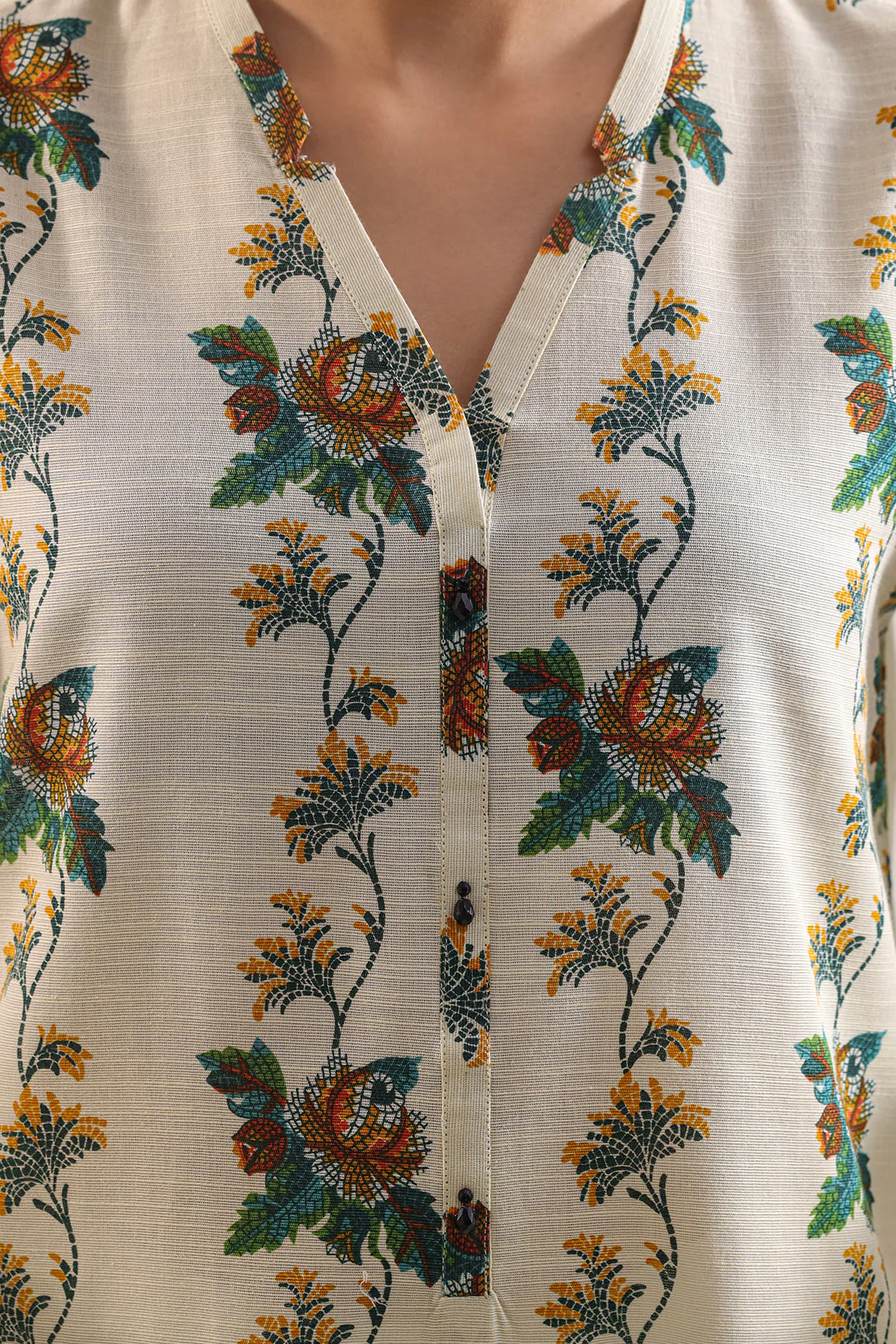 Unstitched Printed Cotton Khaddar 3 Piece - Image 6