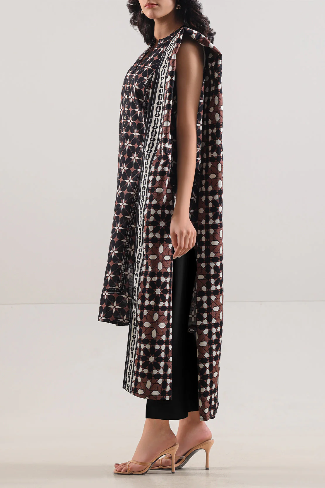 Unstitched Printed Cotton Khaddar 3 Piece - Image 2