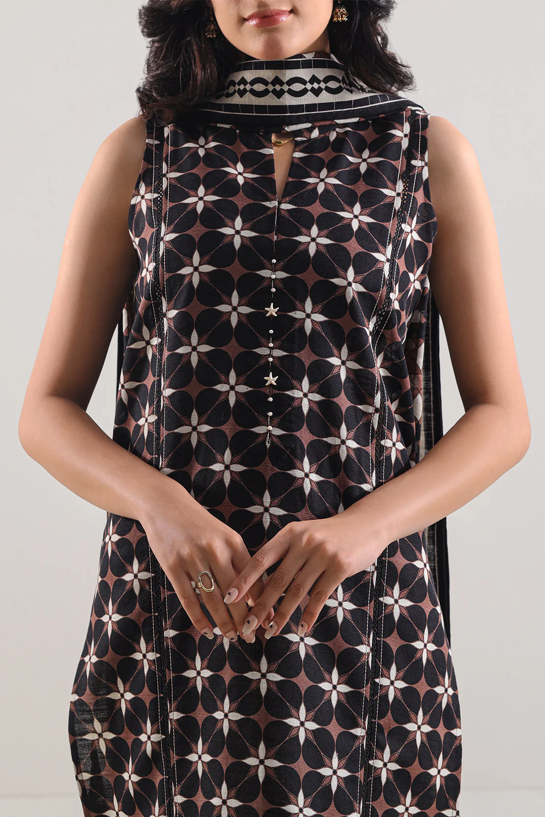 Unstitched Printed Cotton Khaddar 3 Piece - Image 3