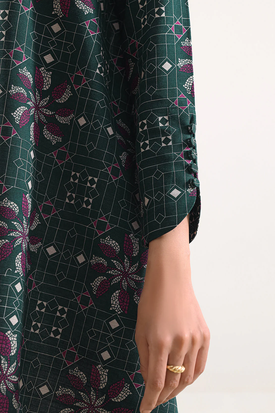 Unstitched Printed Cotton Khaddar 3 Piece - Image 5