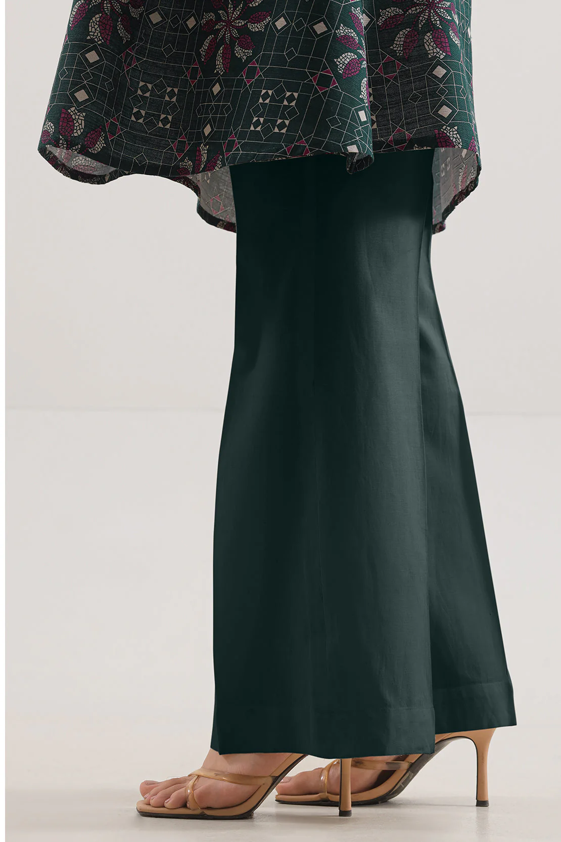 Unstitched Printed Cotton Khaddar 3 Piece - Image 6
