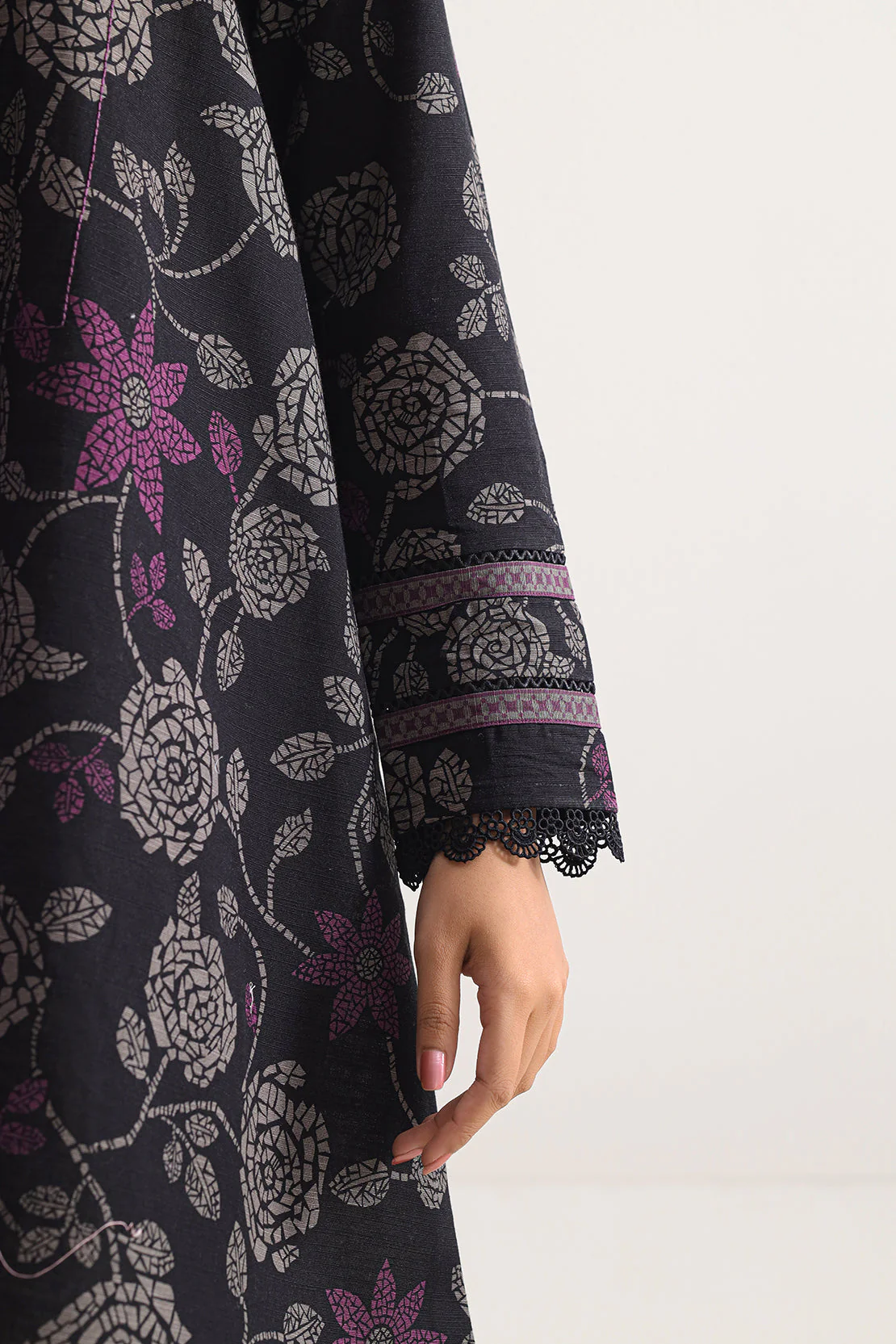 Unstitched Printed Cotton Khaddar 3 Piece - Image 4