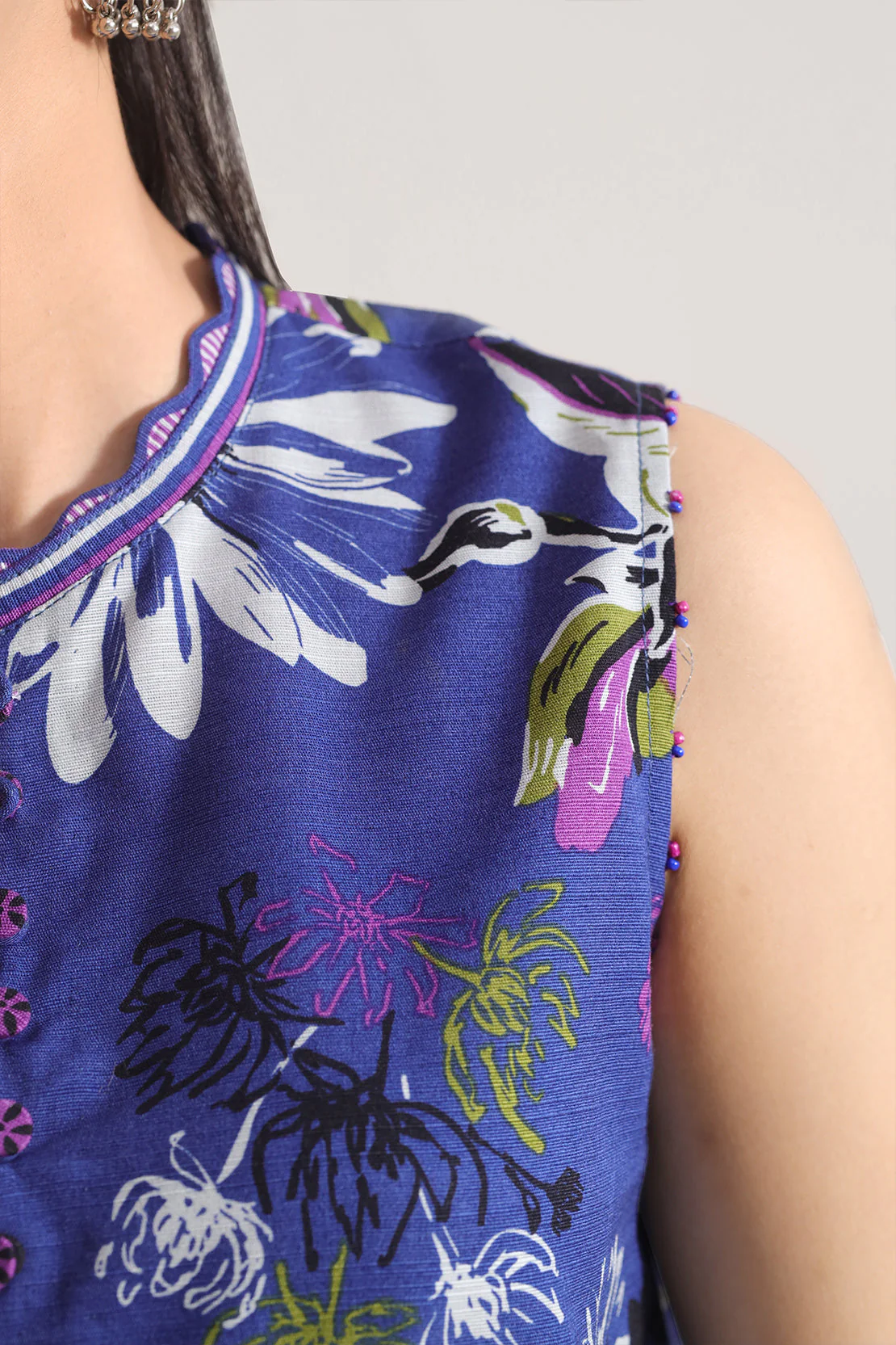 Unstitched Printed Cotton Khaddar 3 Piece - Image 4