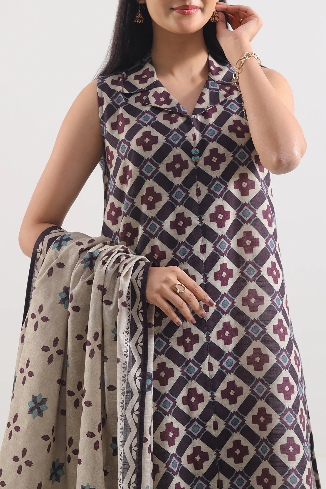 Unstitched Printed Cotton Khaddar 3 Piece - Image 3