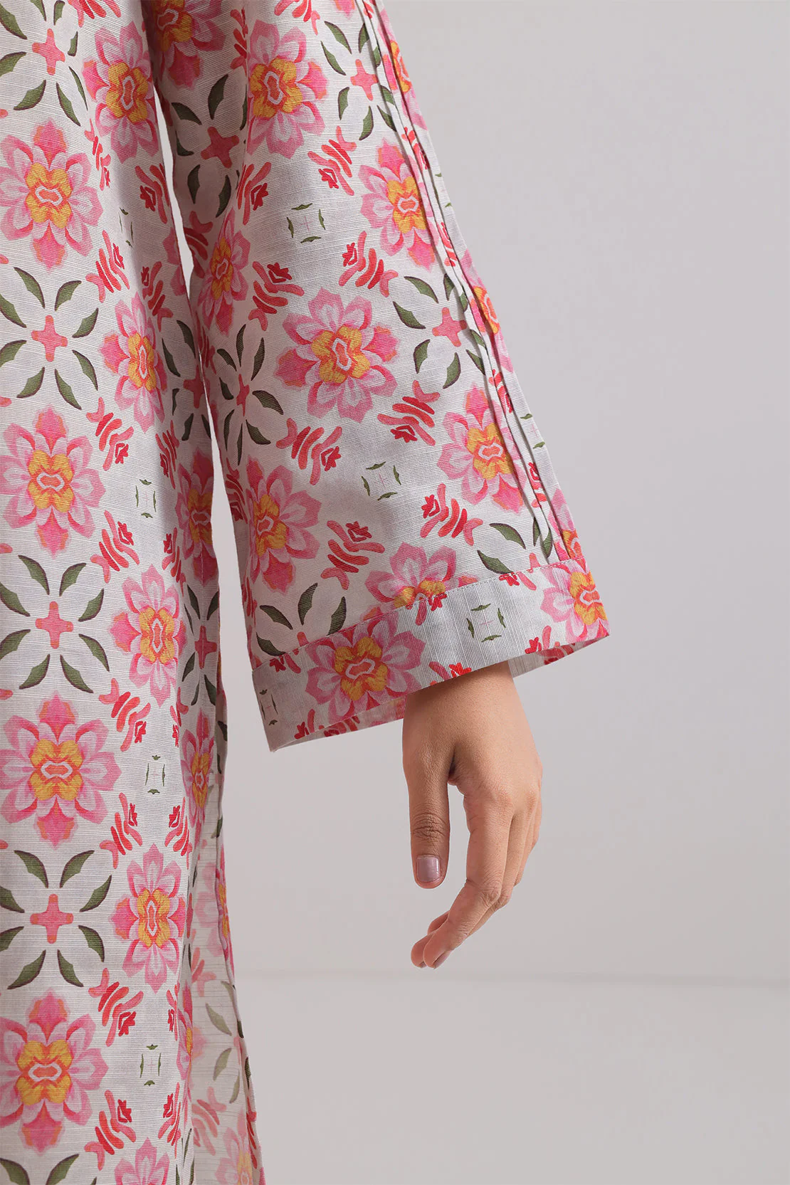 Unstitched Printed Cotton Khaddar 3 Piece - Image 3