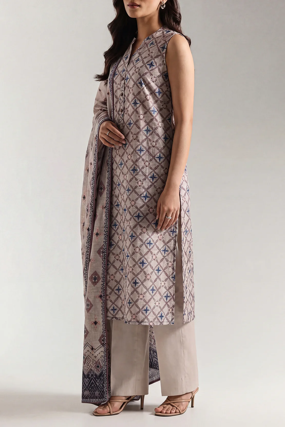 Unstitched Printed Warm Khaddar 3 Piece - Image 2