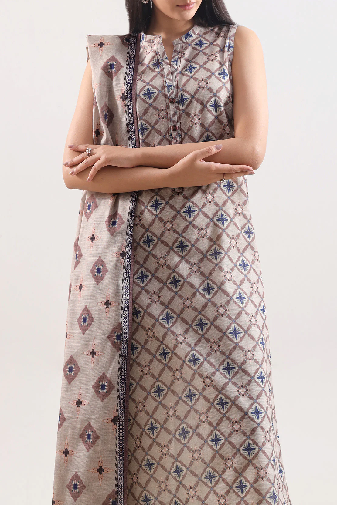 Unstitched Printed Warm Khaddar 3 Piece - Image 3