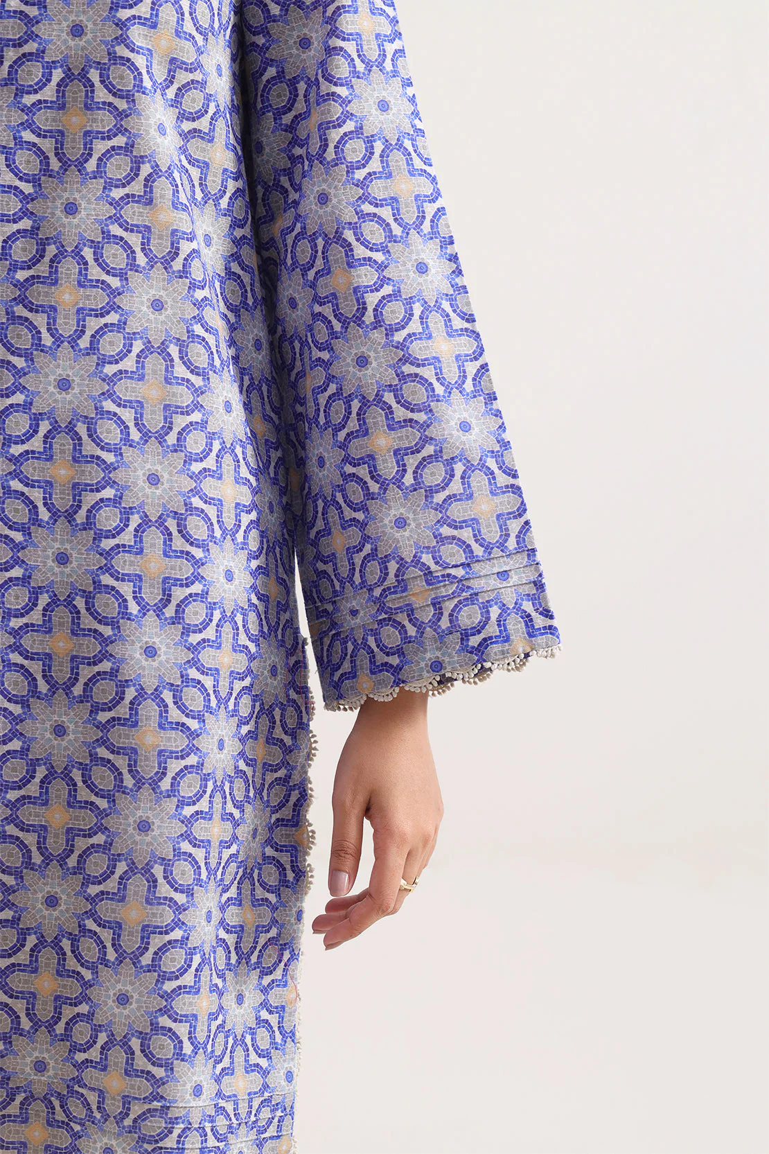 Unstitched Printed Warm Khaddar 3 Piece - Image 4