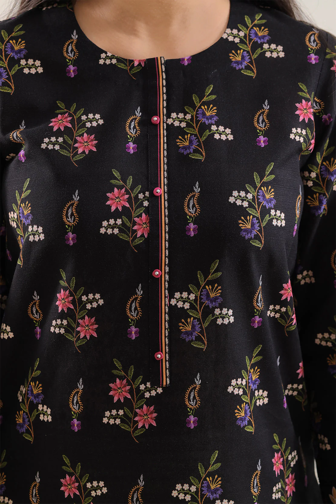 Unstitched Printed Cotton Khaddar 3 Piece - Image 4