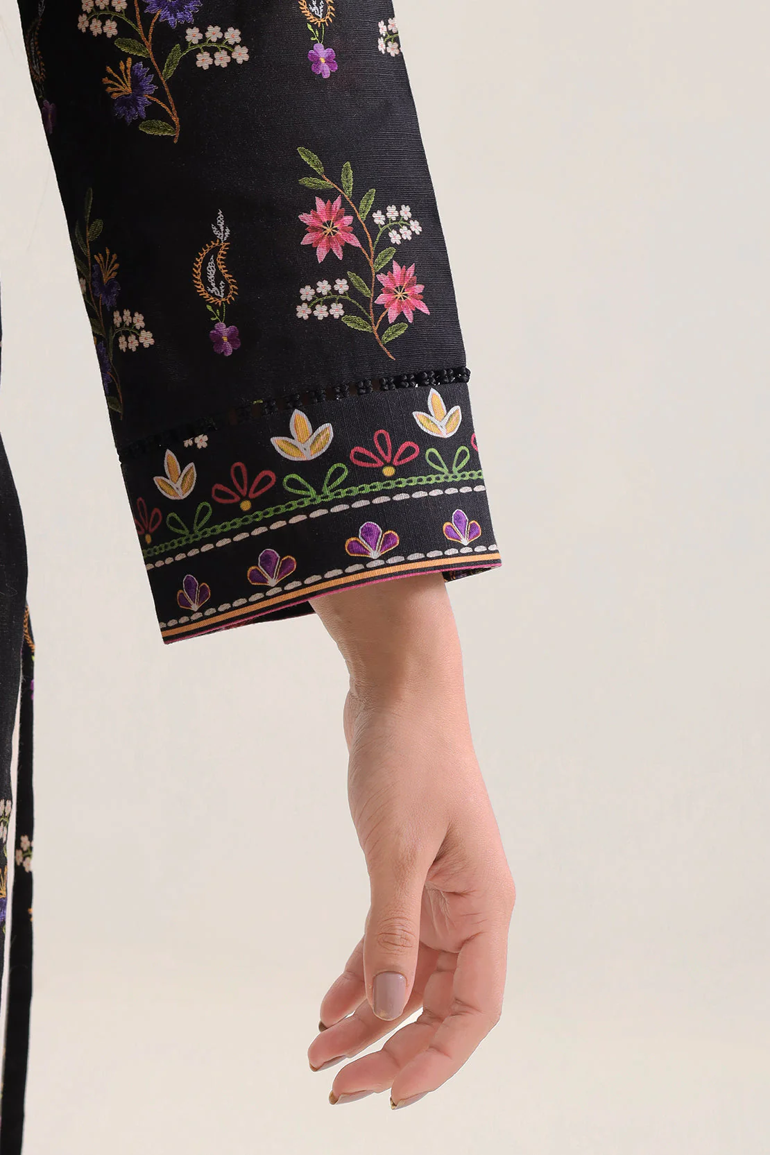Unstitched Printed Cotton Khaddar 3 Piece - Image 5