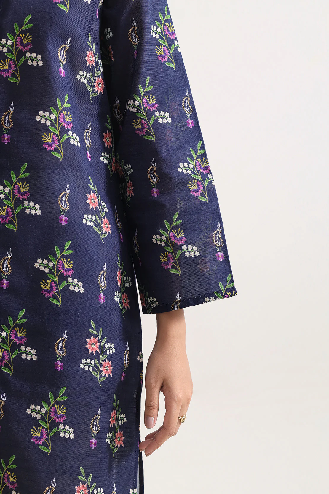 Unstitched Printed Cotton Khaddar 3 Piece - Image 5