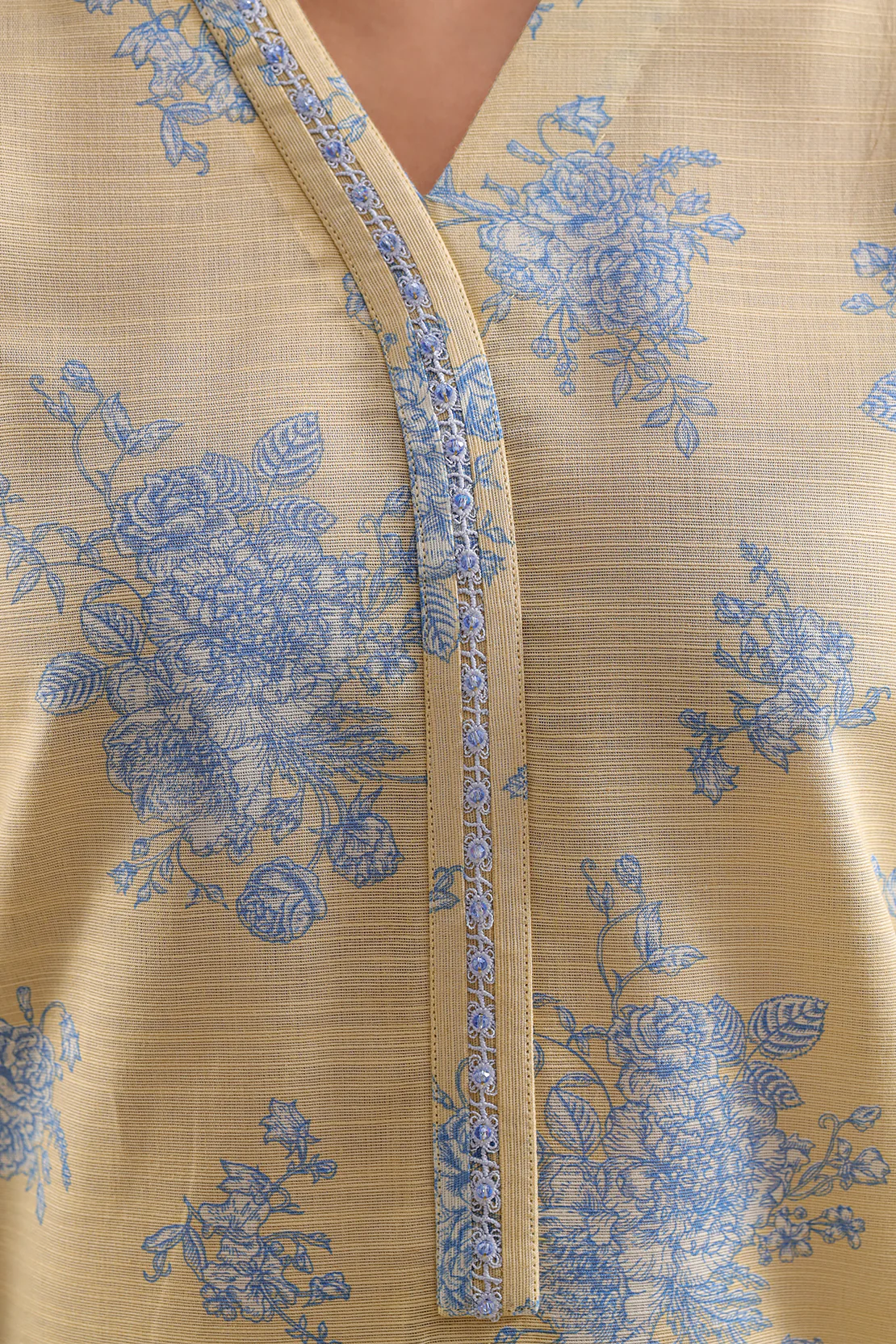 Unstitched Printed Warm Khaddar 3 Piece - Image 3