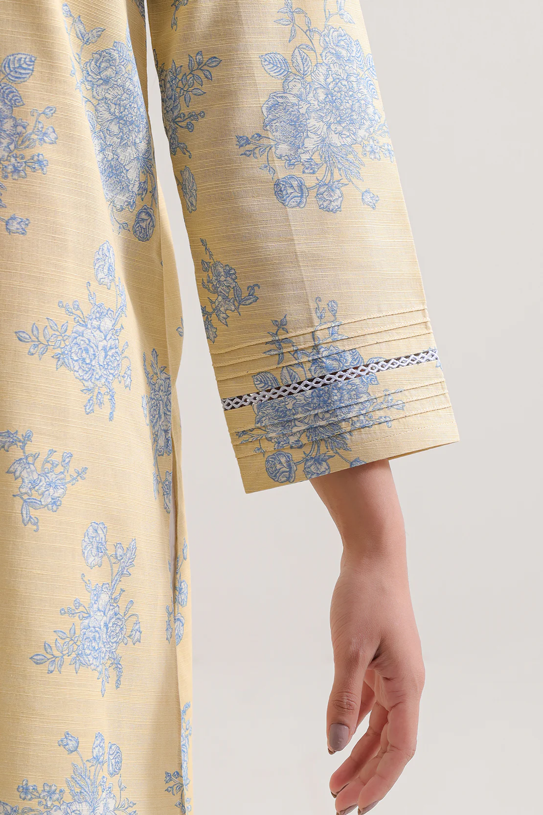 Unstitched Printed Warm Khaddar 3 Piece - Image 4