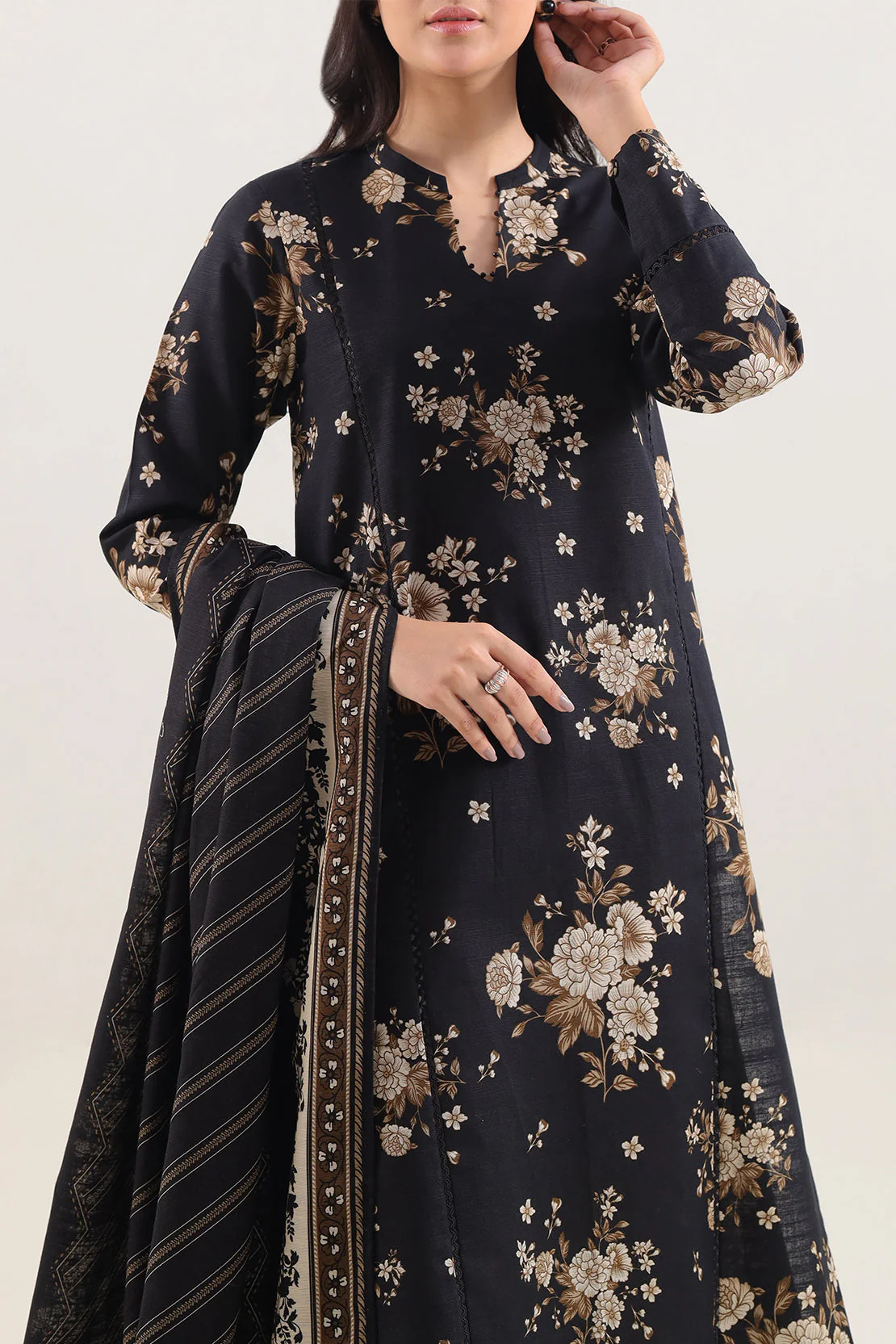 Unstitched Printed Warm Khaddar 3 Piece - Image 2